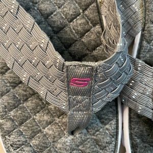Sketchers flip flops